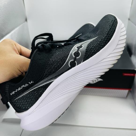 Saucony Kinvara 14 Shoes Women’s Black Sneakers Running Athletic Size 8.5 - Picture 6 of 7